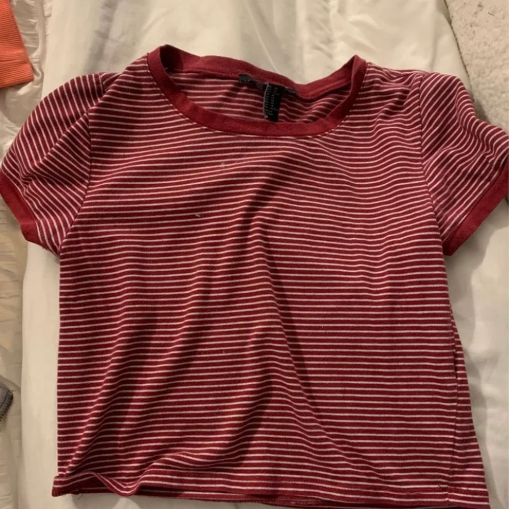 Cropped t shirt, stretchy and really comfy!